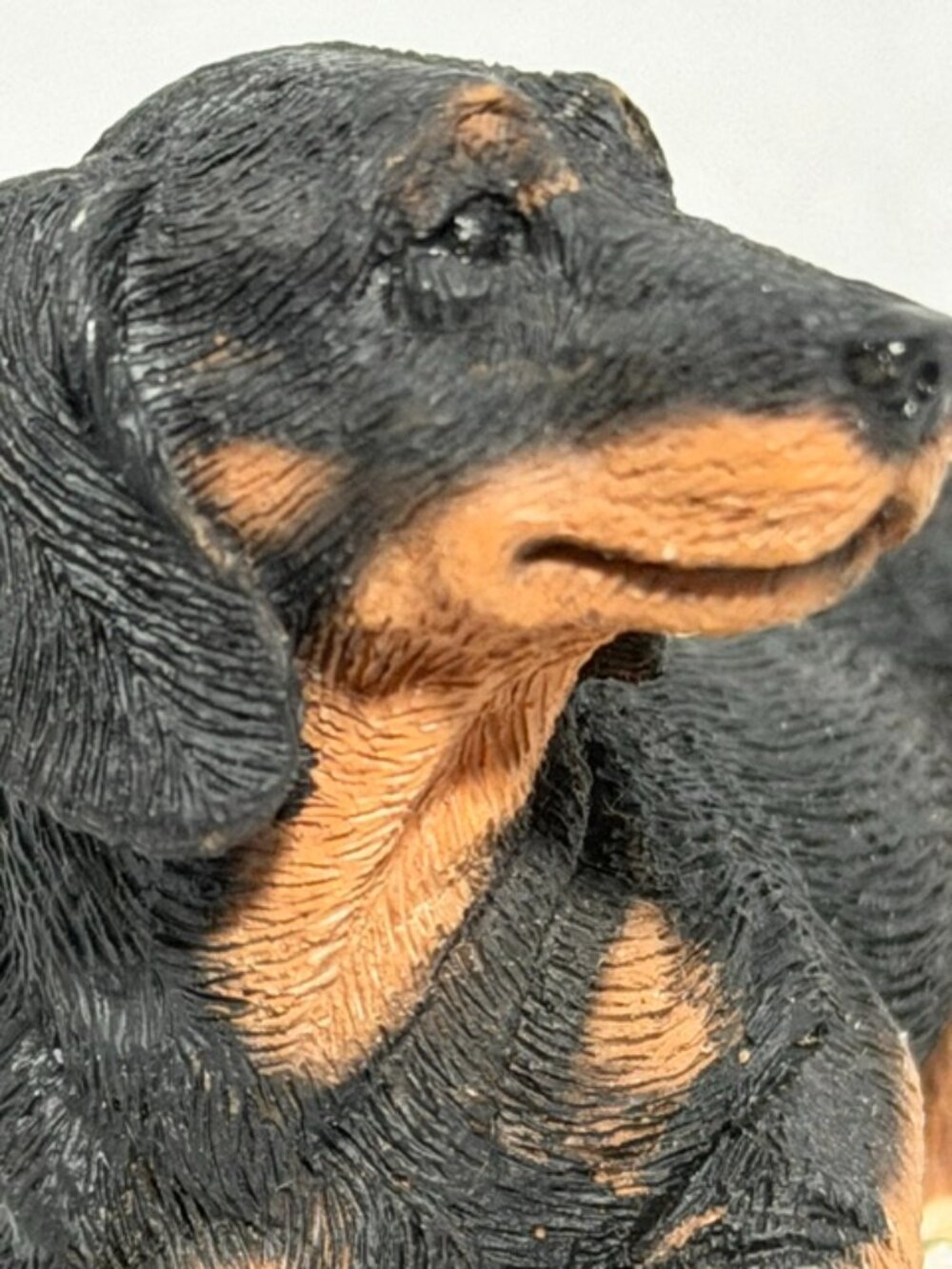 LIVING STONE DOG FIGURE DACHSHUND - 2001 ORNAMENT FIGURE SANTA PAWS